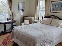 thumbnail: queen bed in room