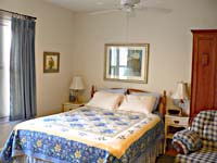 thumbnail: queen bed in room